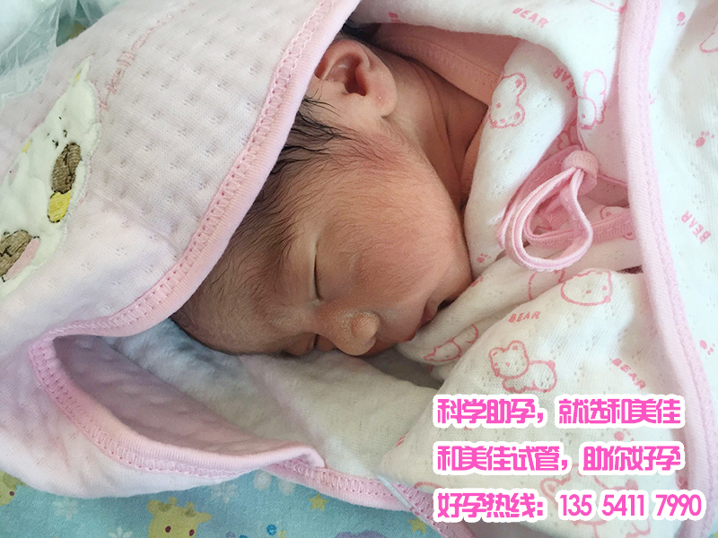 抱个胖宝宝,事业家庭两得意